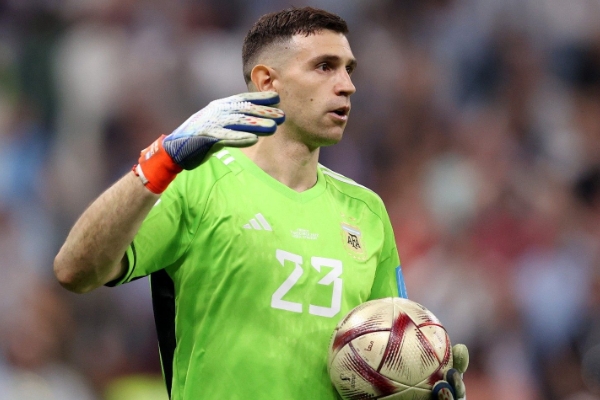 莫佩調(diào)侃撞傷萊諾成就大馬丁：“難道他不應(yīng)該對我心存感激嗎？”